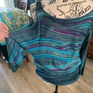 Cache Size Med cold shoulder top.